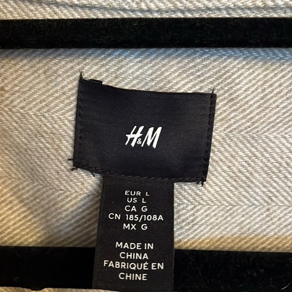 H&M Felted Shacket Size L Beige/ Tan in Color - Picture 13 of 13